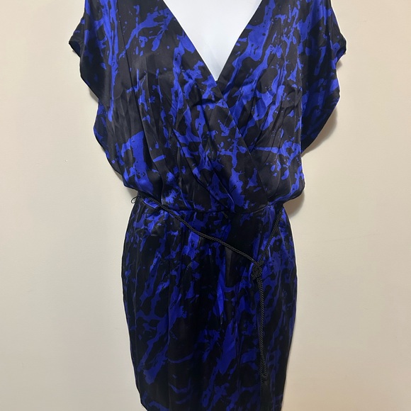 le chateau Dresses & Skirts - Le Chateau Elegant Blue and Black Women's Dress